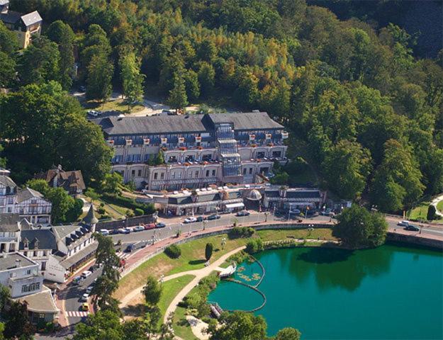 Studio avec superbe vue 5min à pied des Thermes Bagnoles de l'Orne Normandie Esterno foto